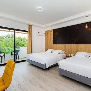 Hotel Grand Leon Marino Galapagos